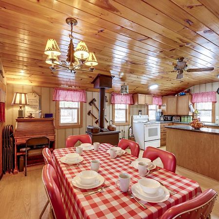 Pet-Friendly Irons Cottage About 4 Mi To Sand Lake! Εξωτερικό φωτογραφία