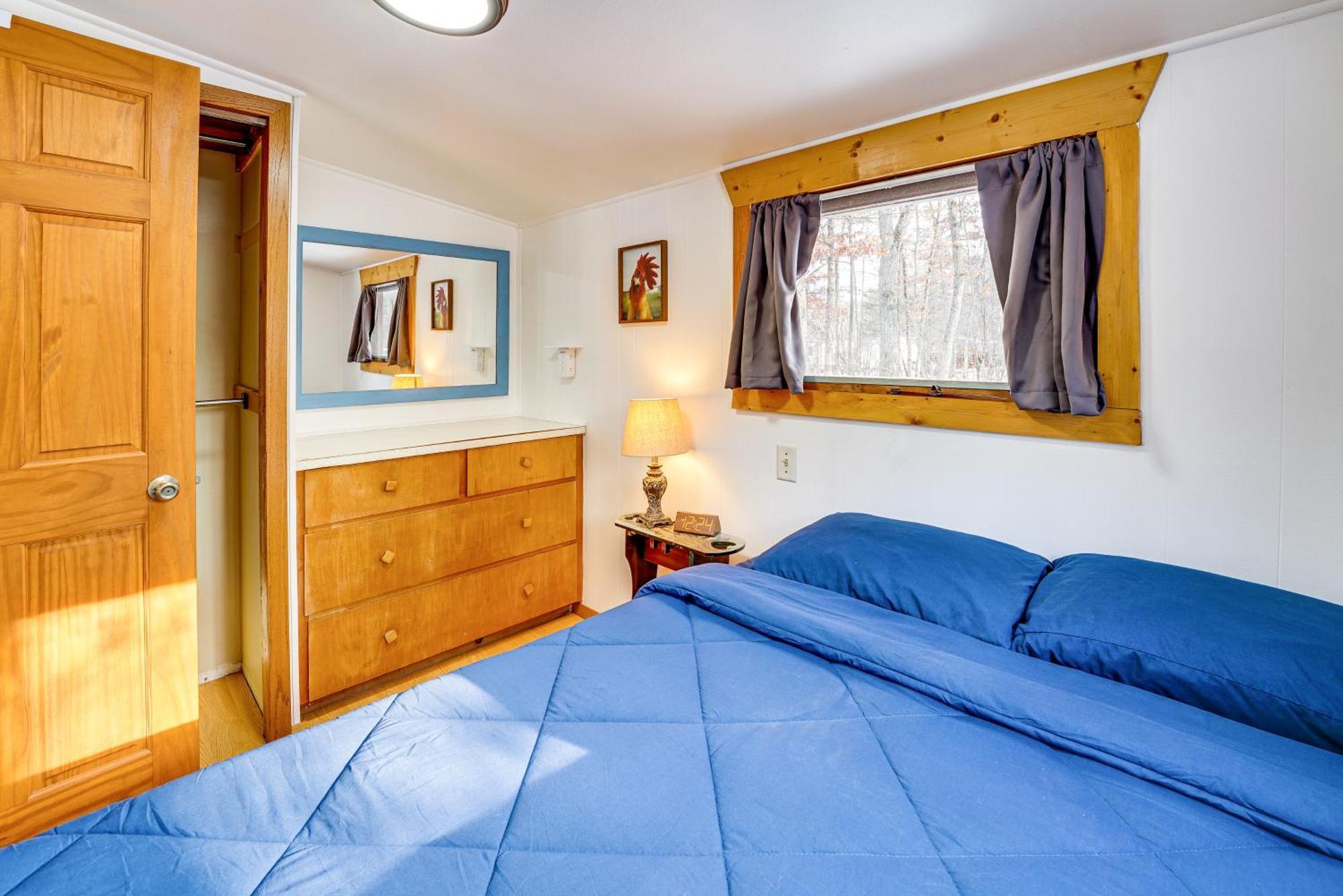 Pet-Friendly Irons Cottage About 4 Mi To Sand Lake! Εξωτερικό φωτογραφία
